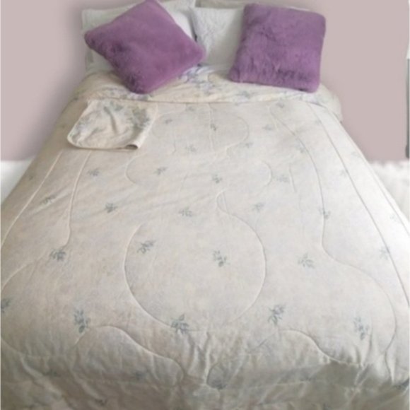 REVERSIBLE BEDDING TWIN- Floral and Cream W large pillow case - Picture 1 of 11
